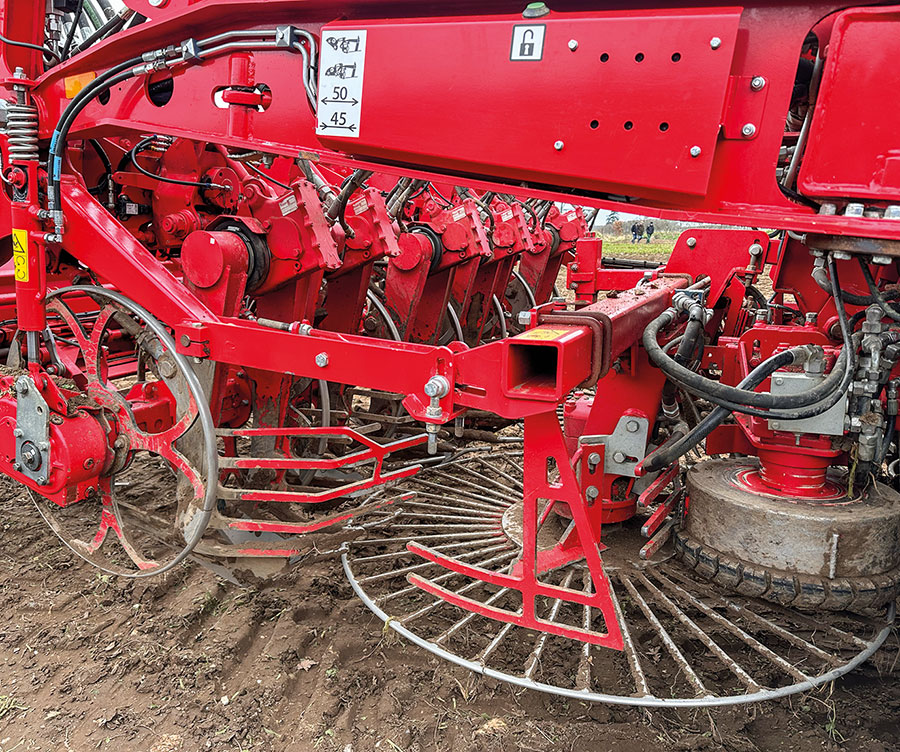 sugar beet harvester